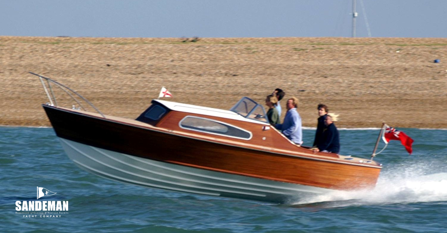 Ray Hunt/Clare Lallow 23 ft Twin Screw Express Cruiser 1961/1995