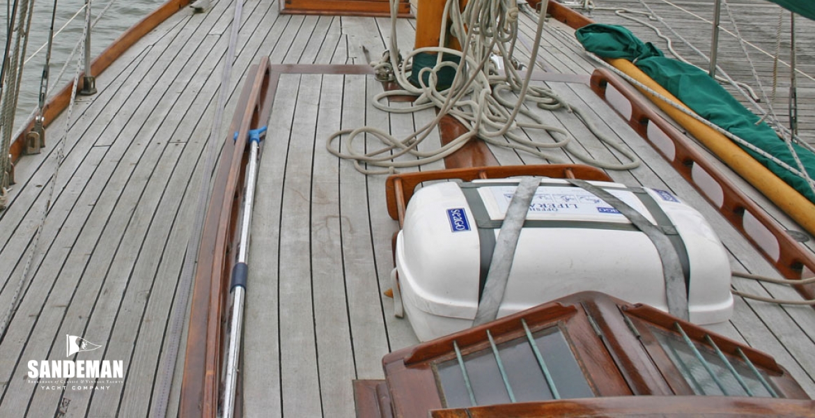 09Sidedeckvfwd.jpg