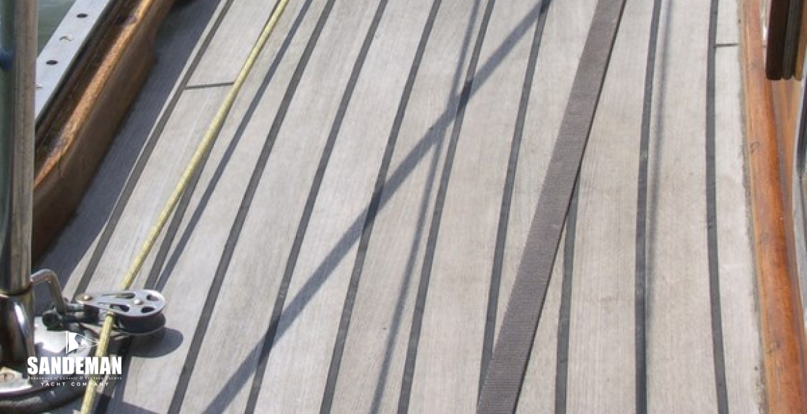 07Sidedeck.JPG
