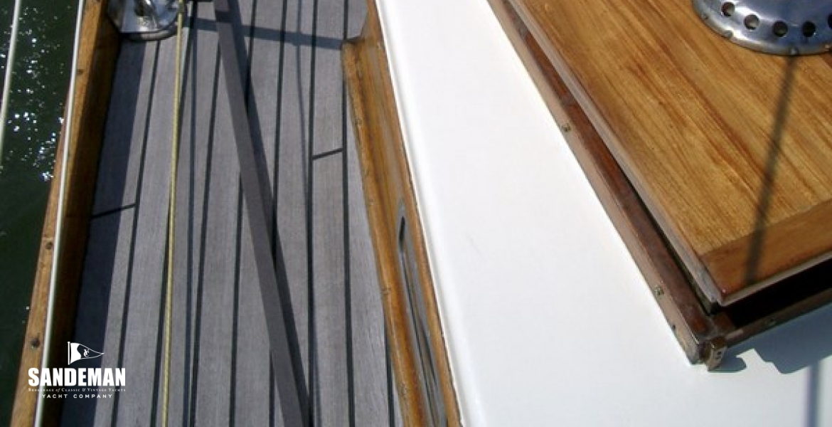 05Foredeckandhatch.JPG