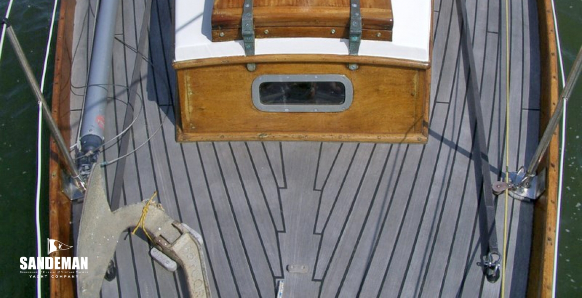 08Foredeckfromabove.JPG