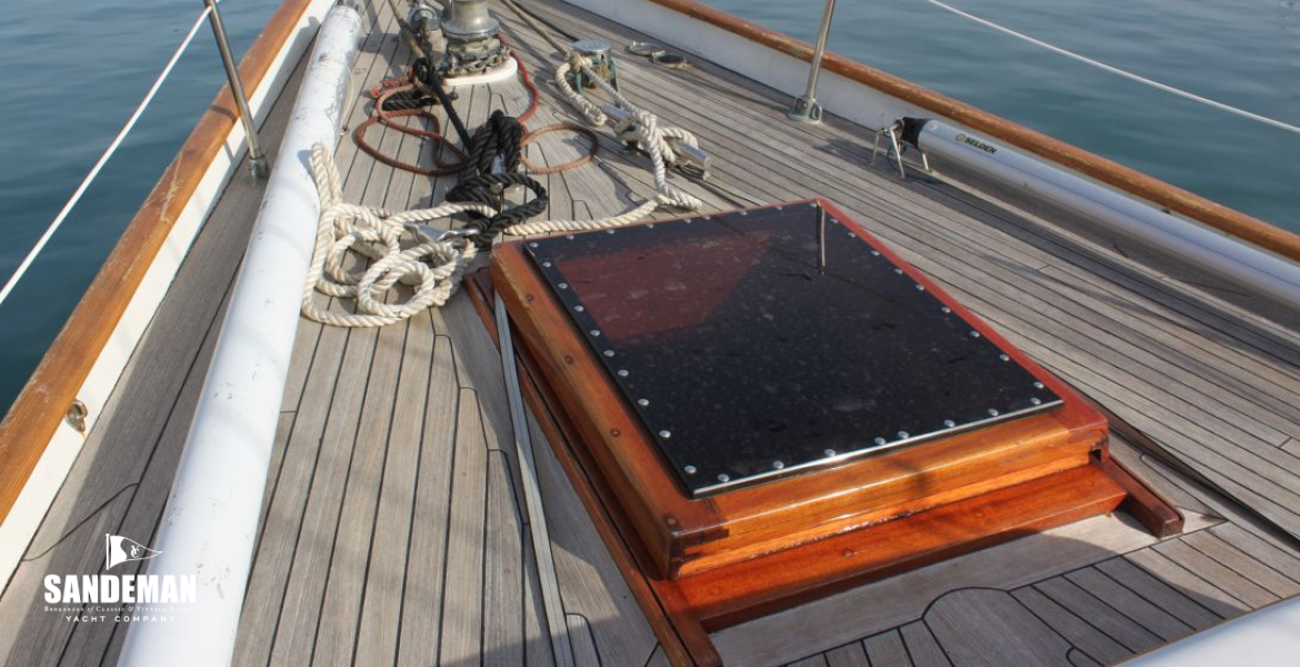 Foredeck view fwd