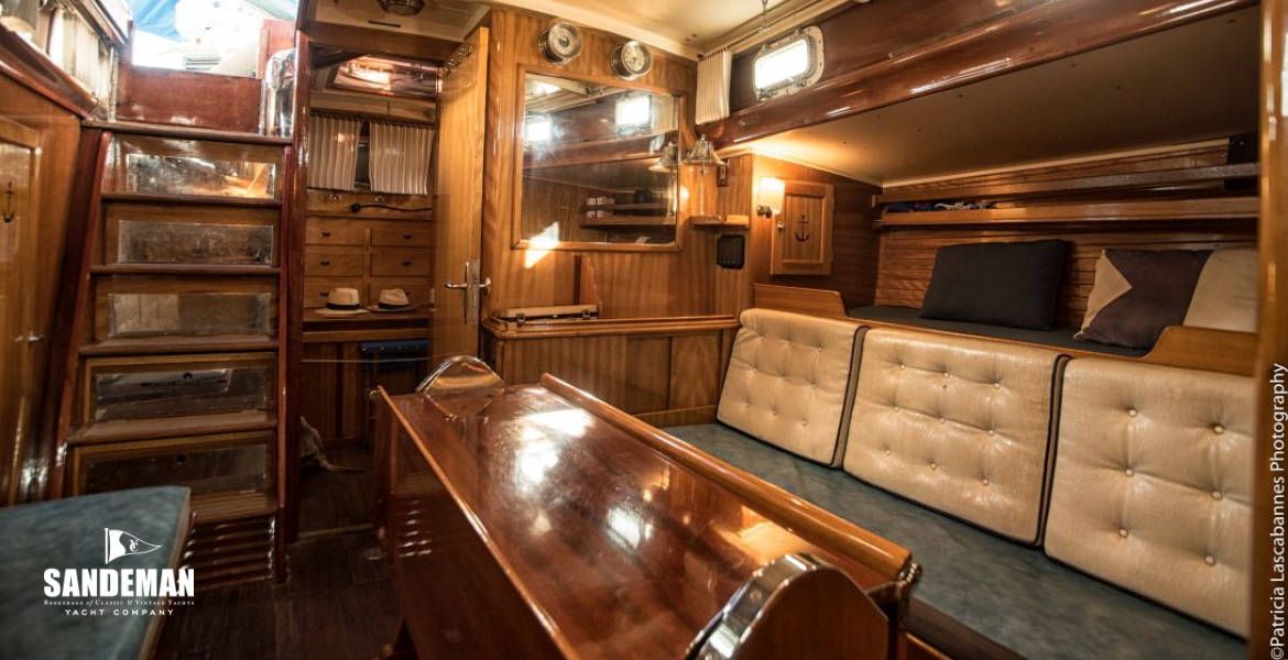 Saloon view aft