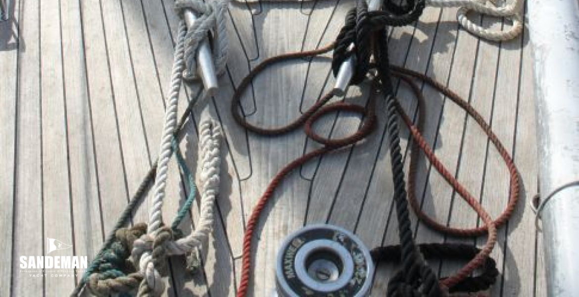 Foredeck view aft