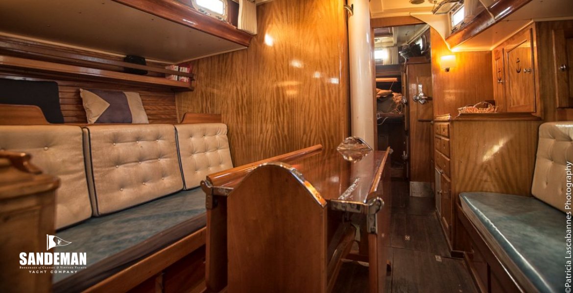 Saloon view fwd to port