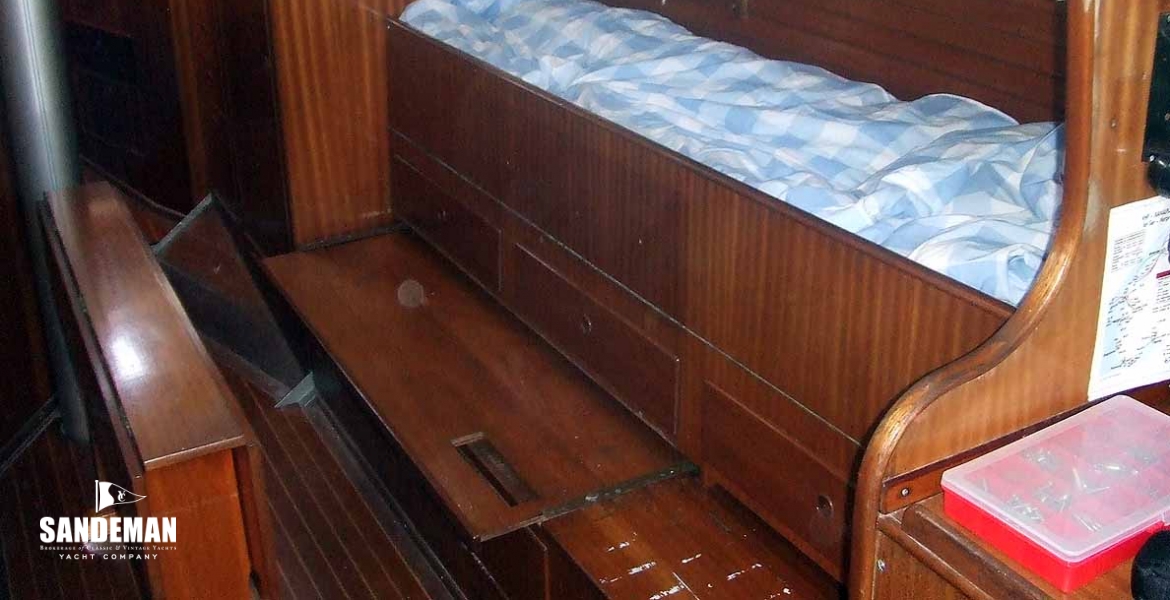 15 Saloon stbd.jpg
