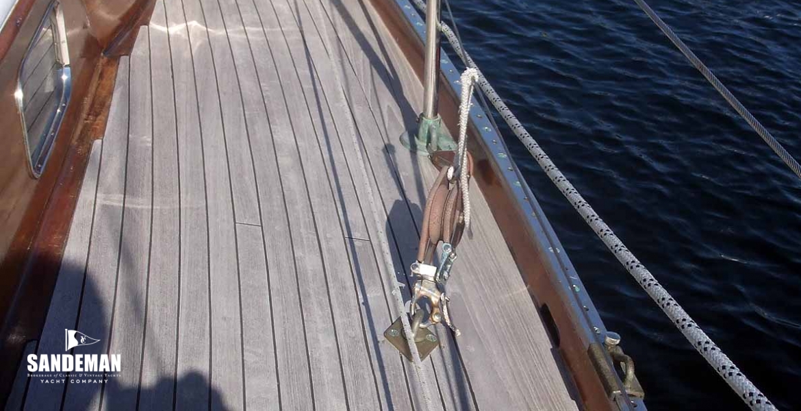 08 Port side deck v aft.jpg
