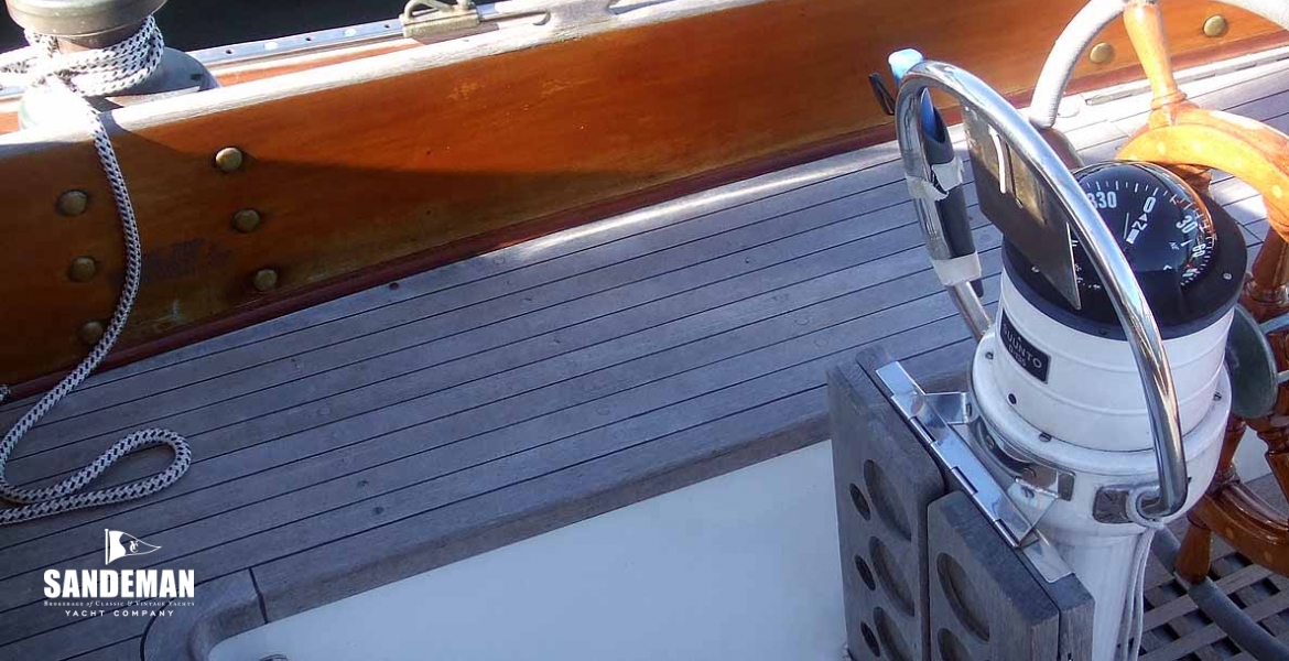 09 Cockpit detail.jpg