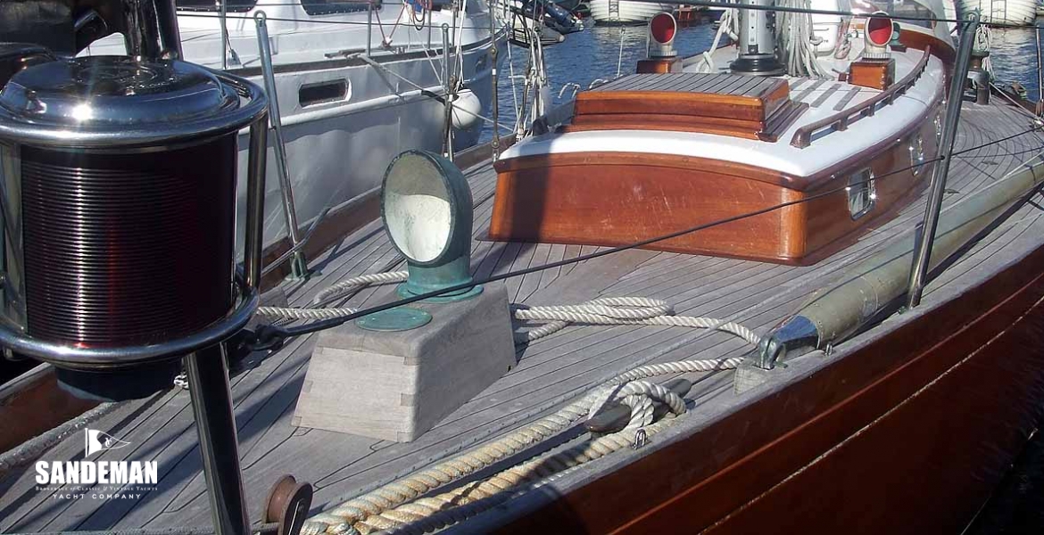05 Foredeck v aft.jpg