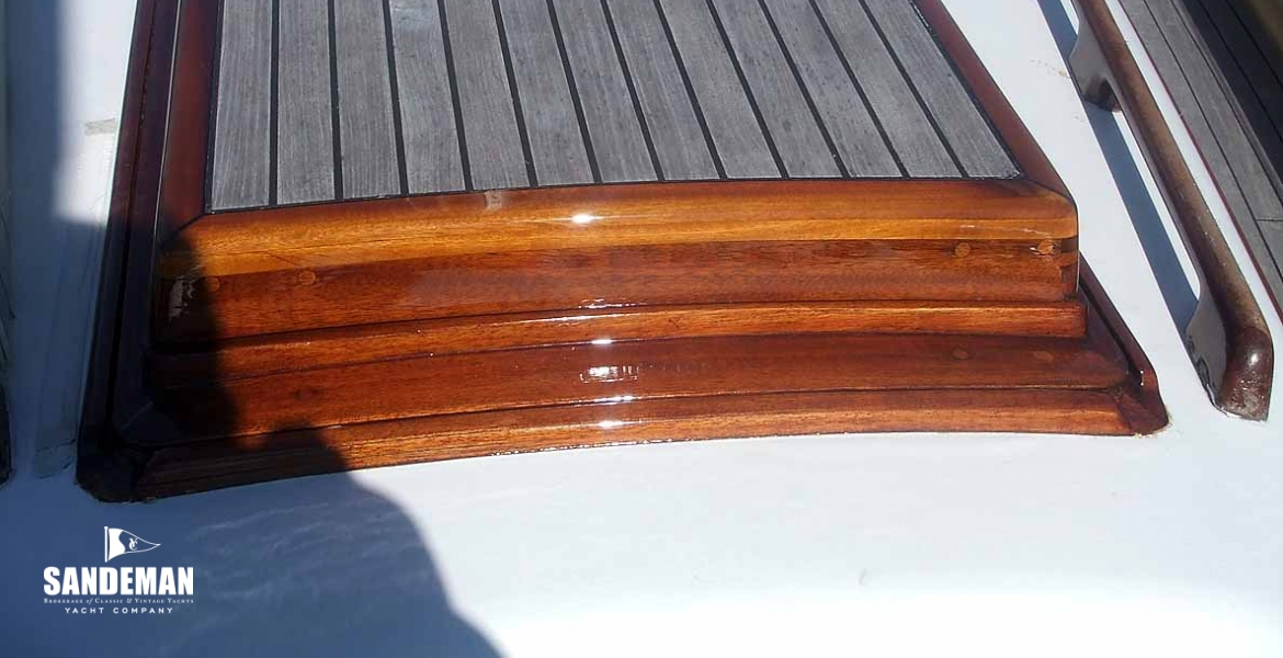 06 Coach roof and hatch.jpg