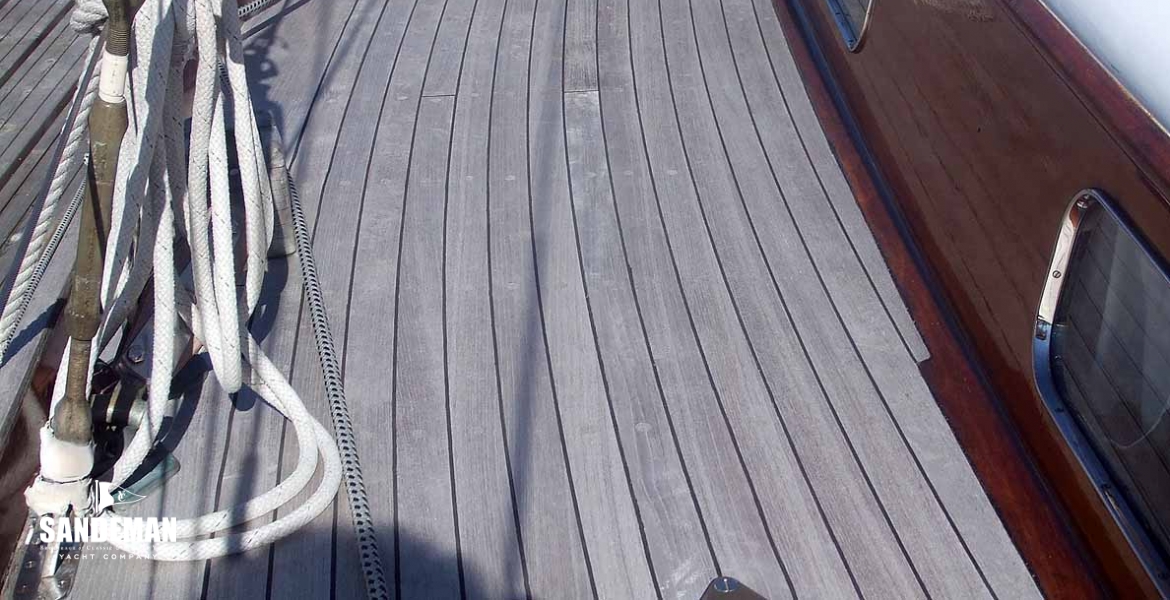 07 Stbd side deck v aft.jpg