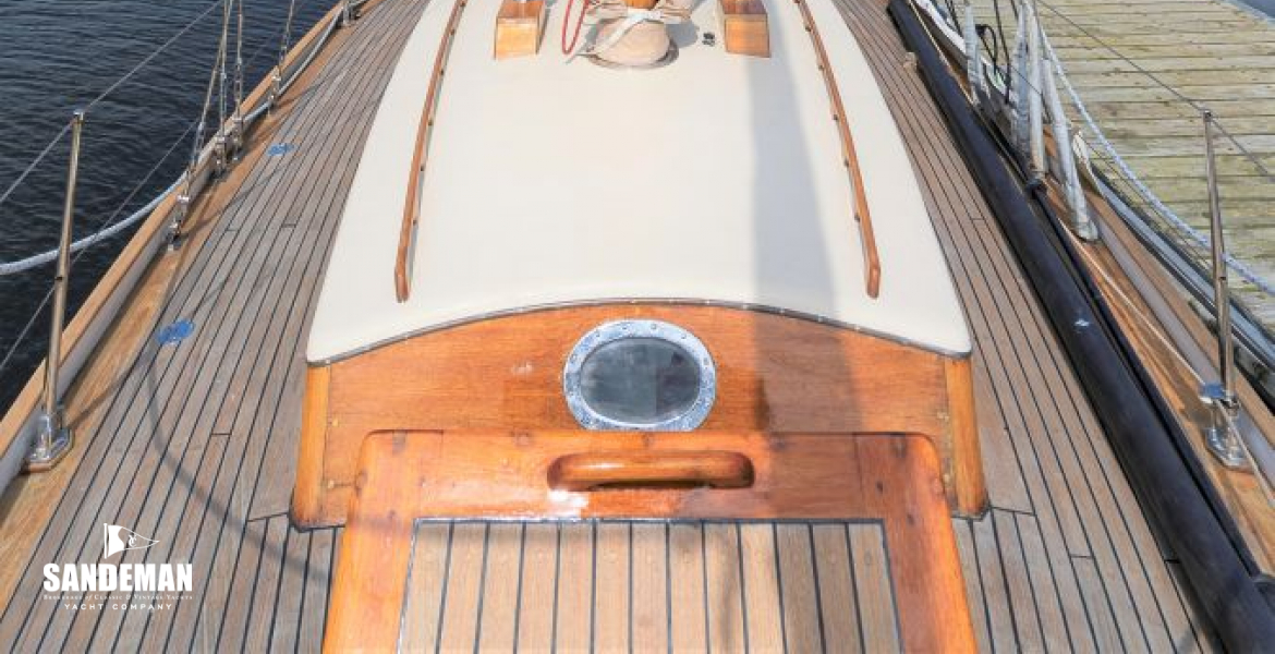 Foredeck view aft
