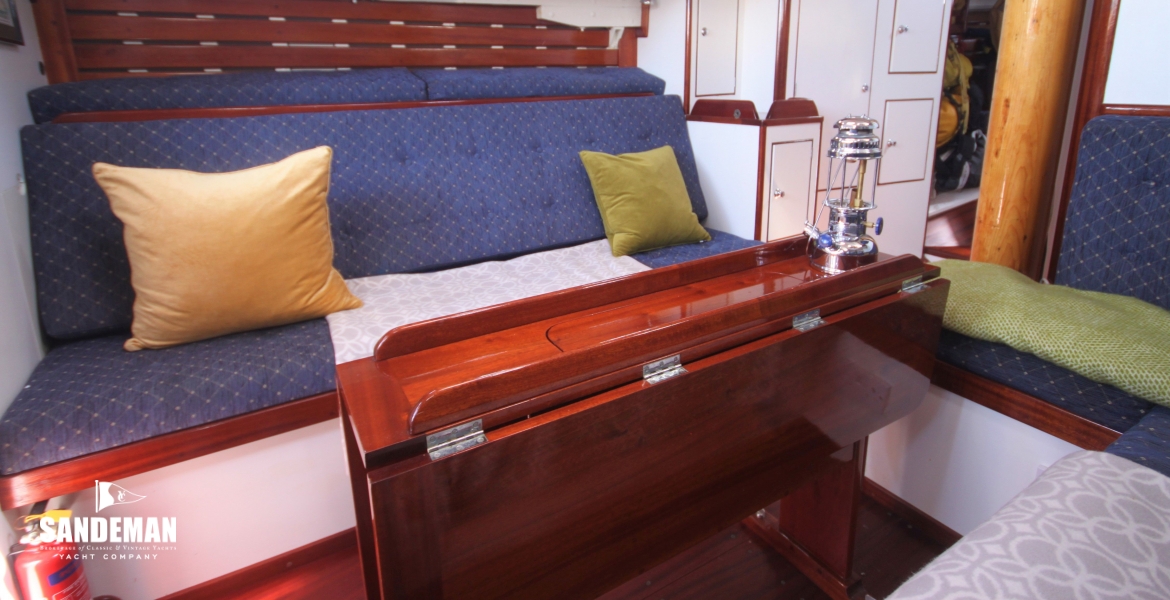 Saloon view fwd to port