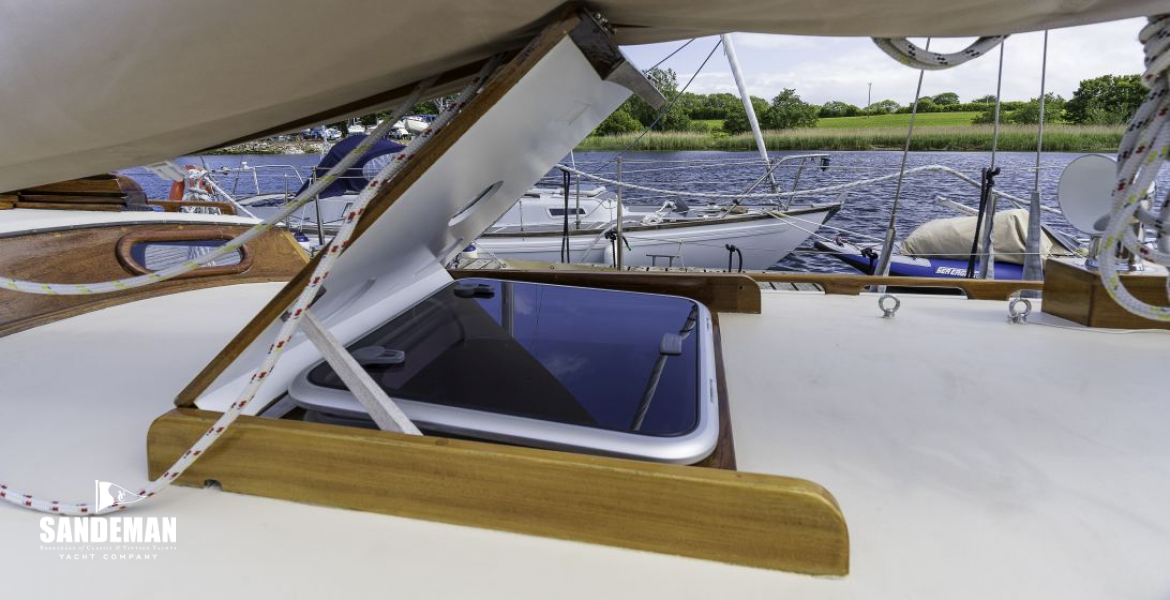 Saloon hatch and cover detail