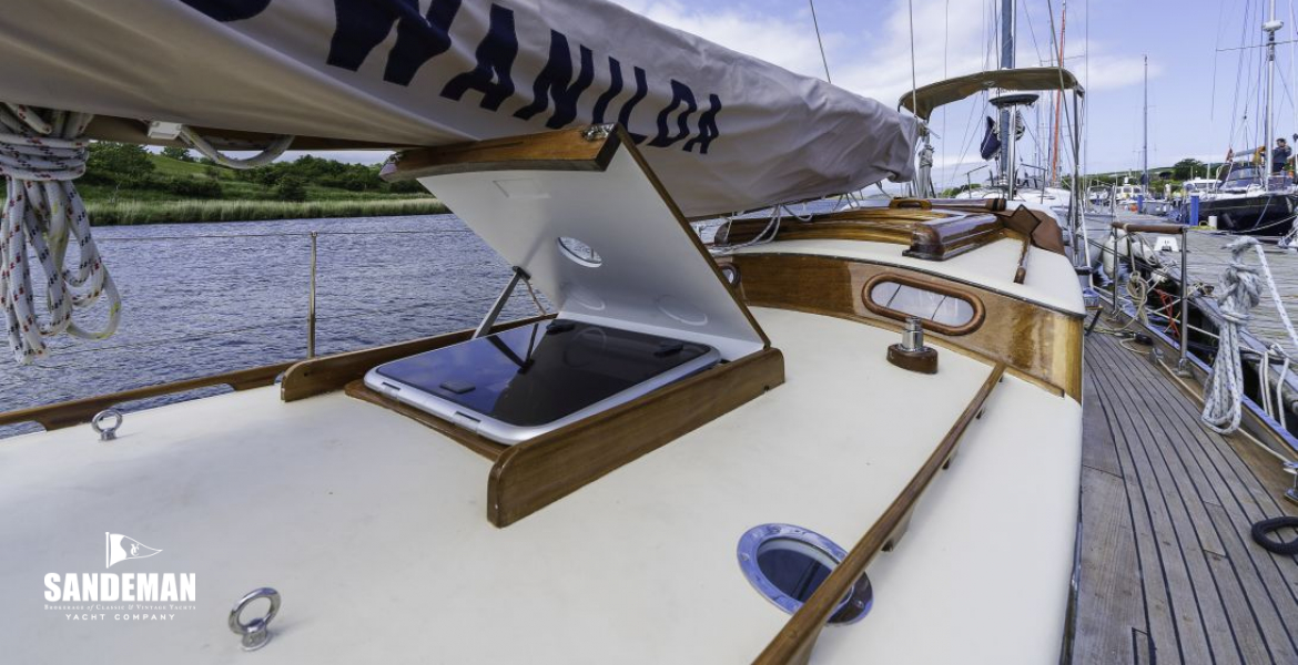 Mid trunk cabin view aft