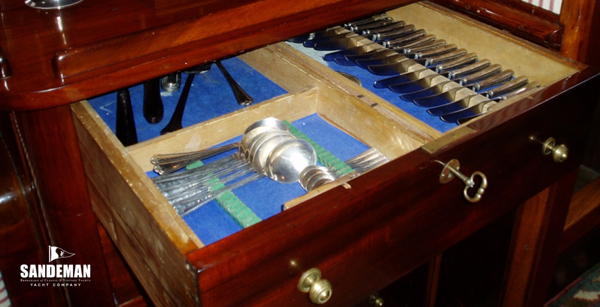27Salooncutlerydrawer.JPG