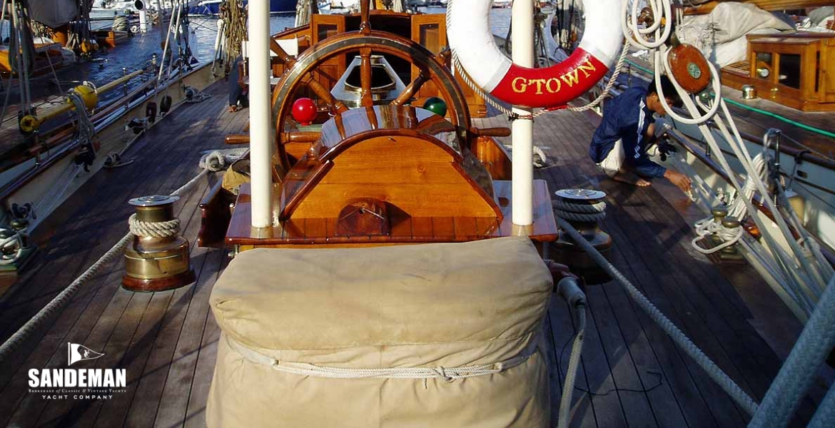 09Aftdeckvfwd.jpg