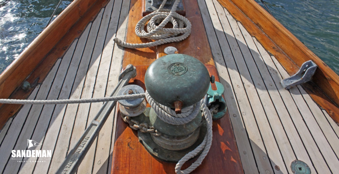 12Foredeckdetail.jpg
