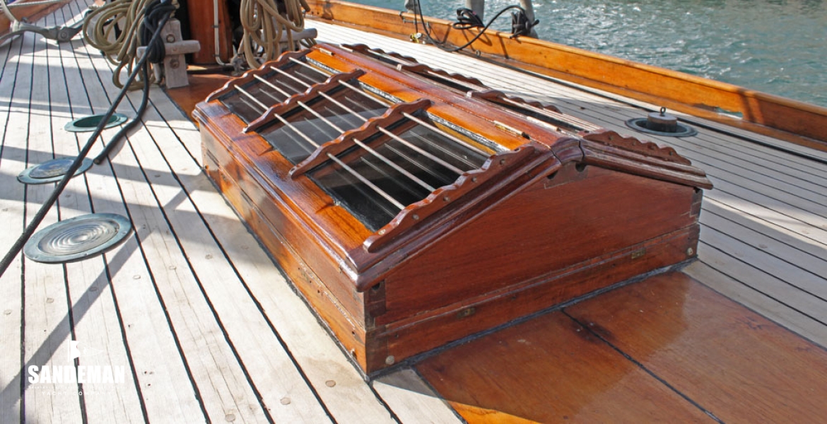 08Sidedeckvfwd.jpg