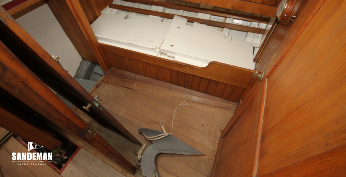 10Cabindetail.jpg