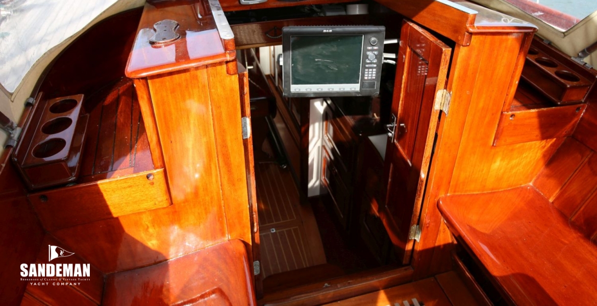 34 Cockpit access below