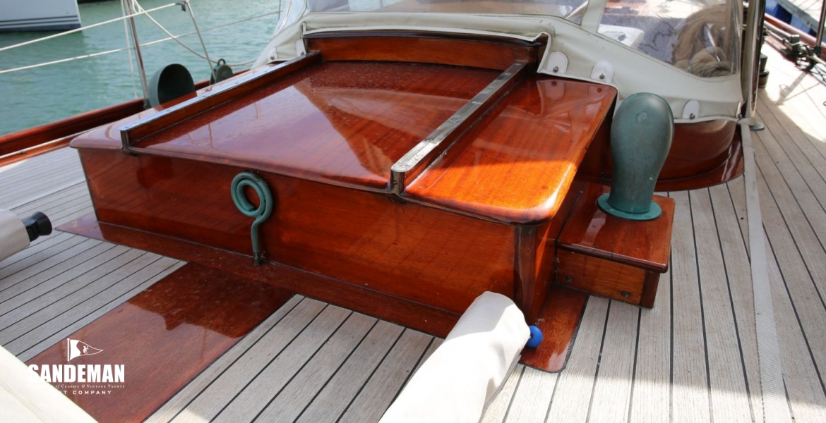 26 Hatch and screen