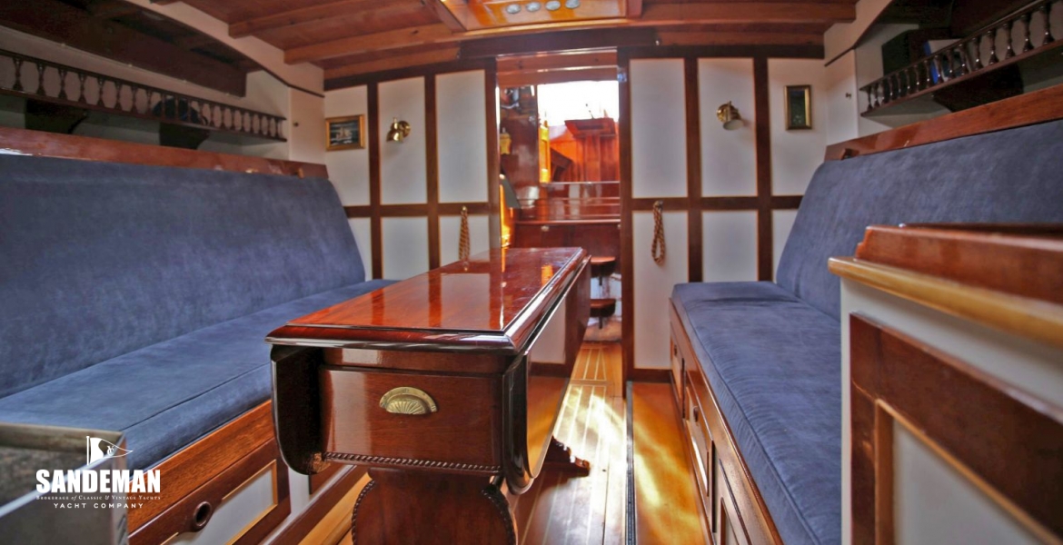 48 Saloon v aft