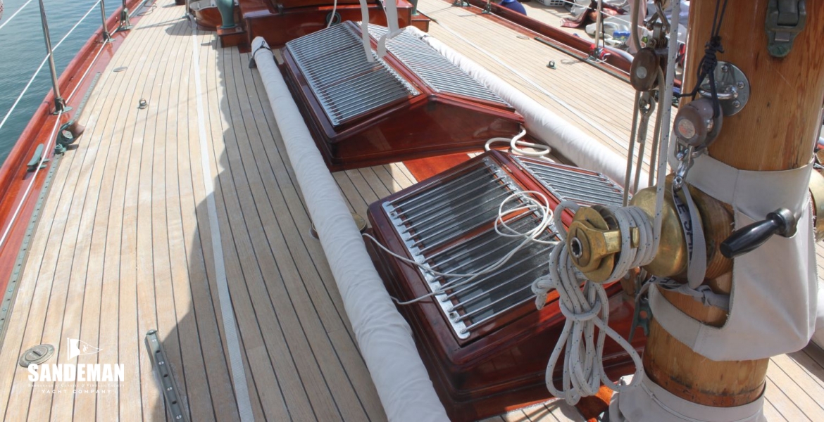 23 Mast v Aft