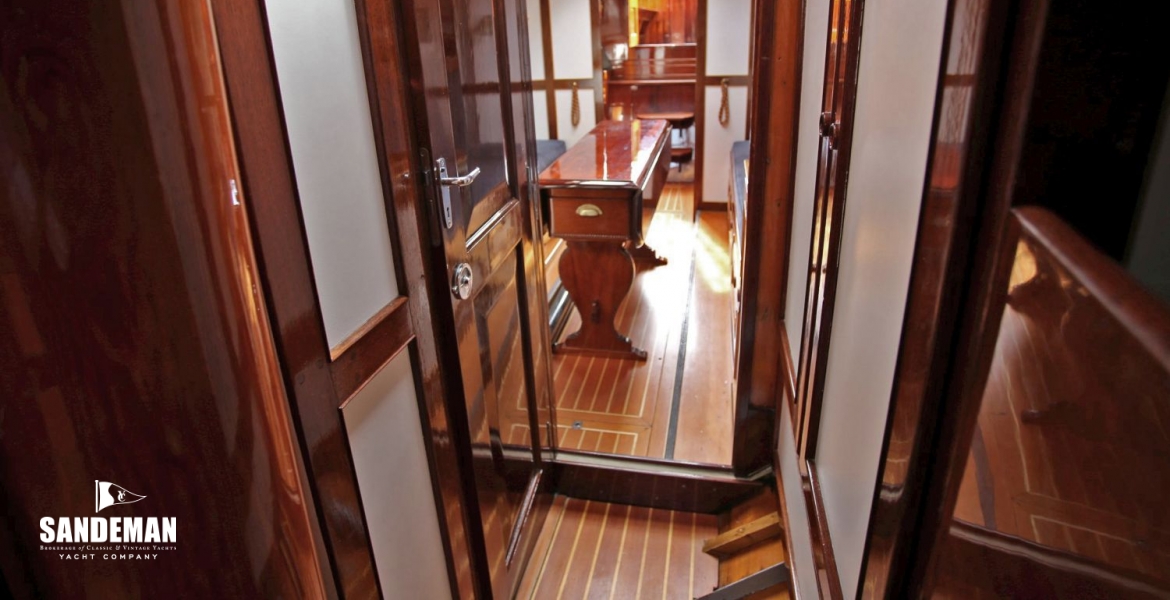 47 Corridor to saloon aft