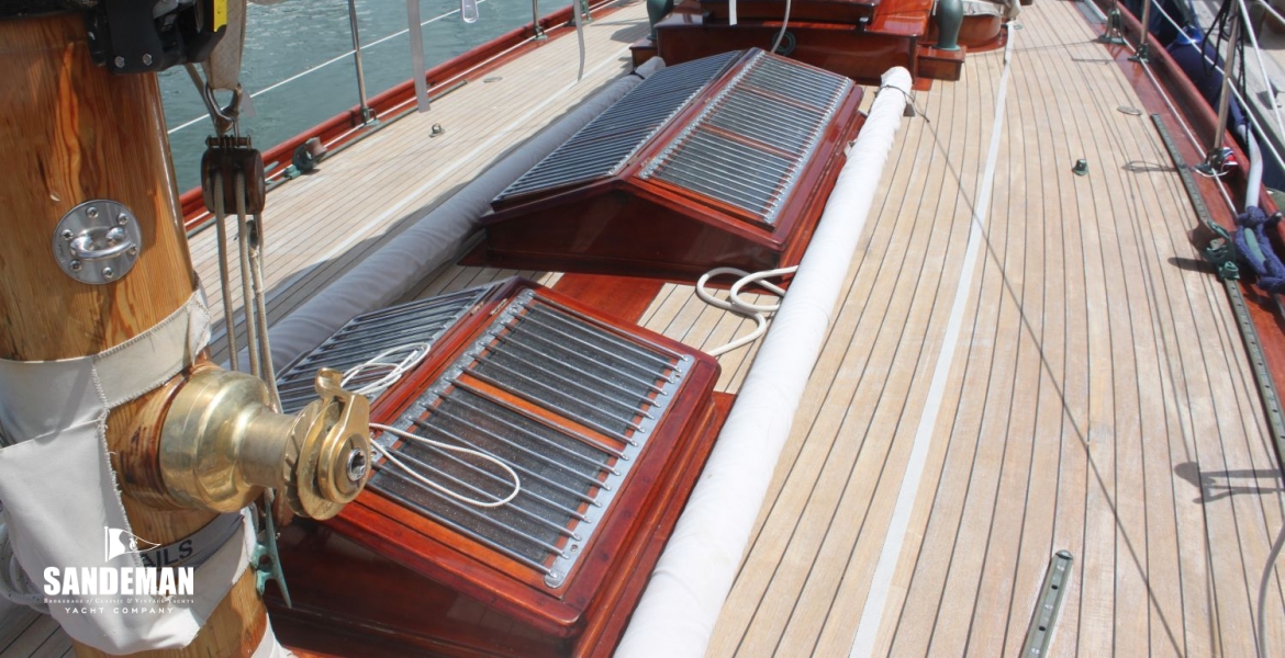 24 Mast port side v aft