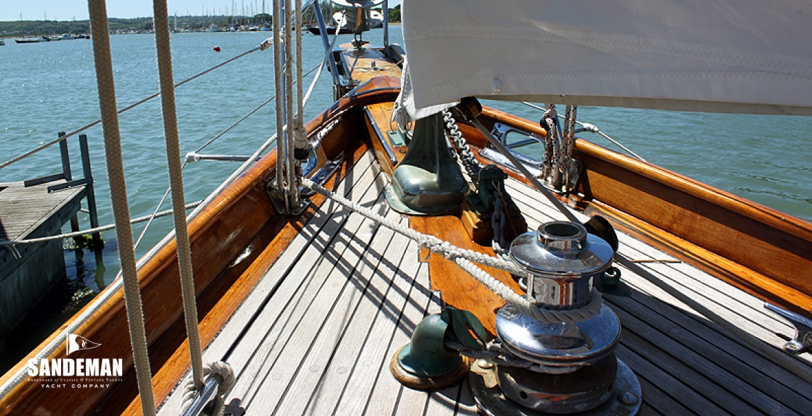 11Foredeckdetail.jpg