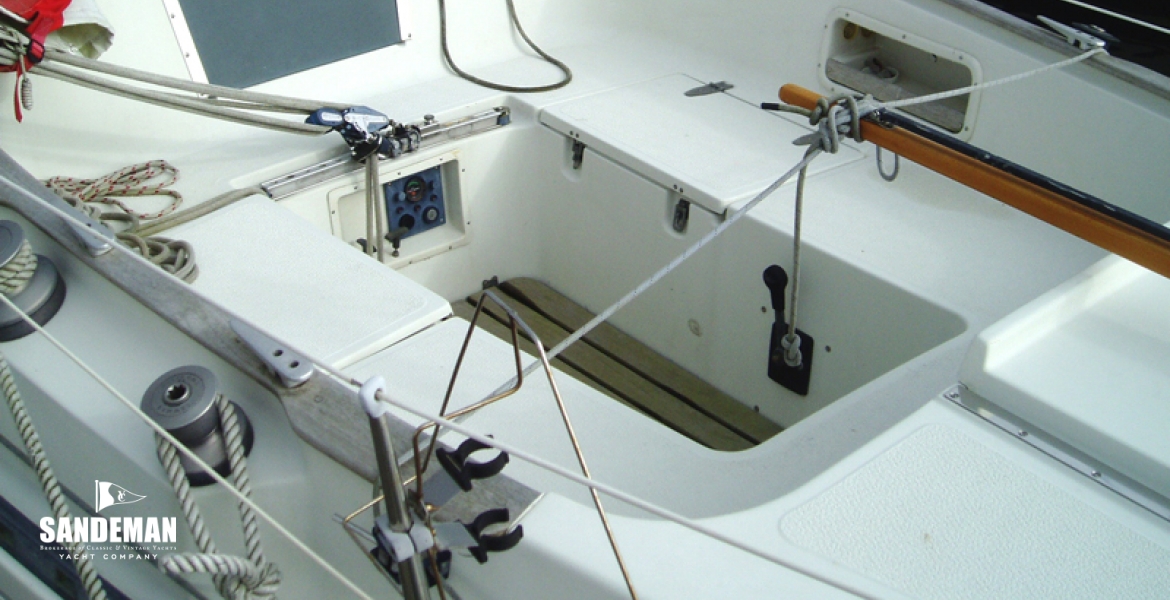08Cockpit.JPG