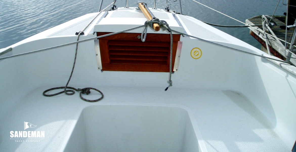 07Hatchwaytoaftcabin.JPG