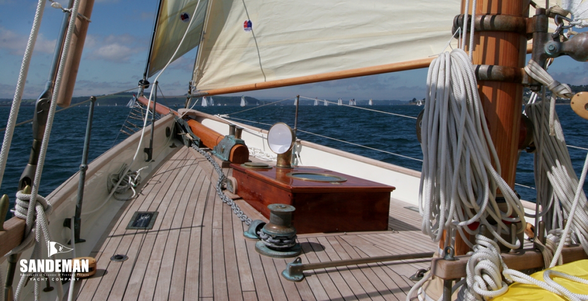 14Foredeck.jpg