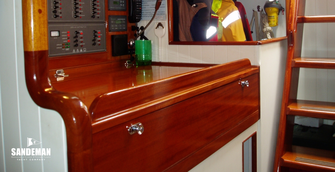 25Navigationoilskinlocker.JPG