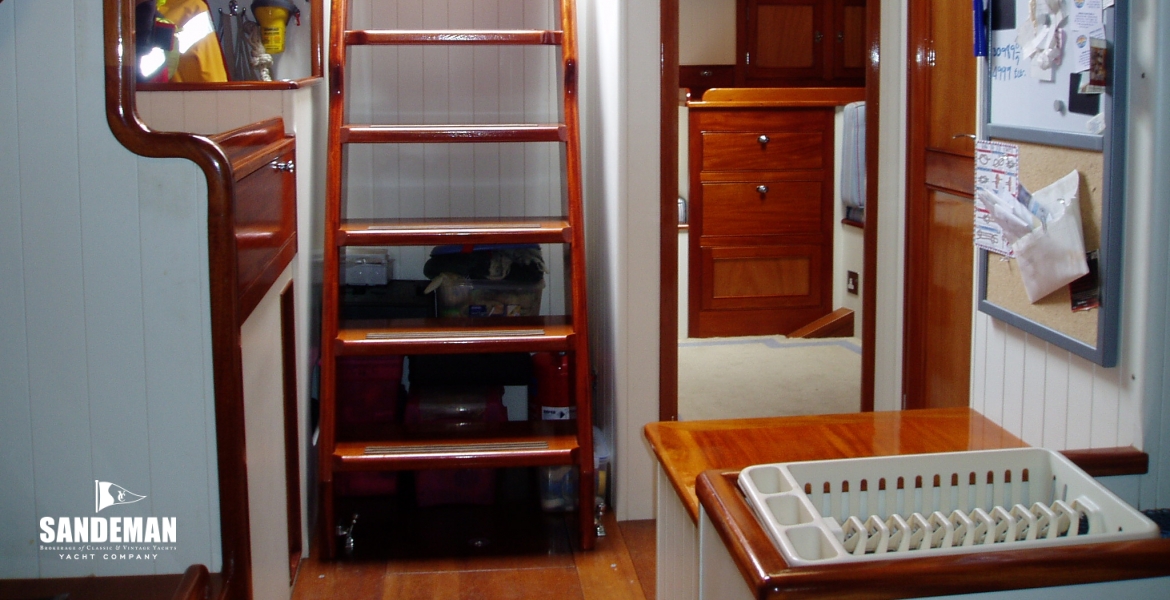 26Exitsaloonandaccesstoaftcabin.JPG