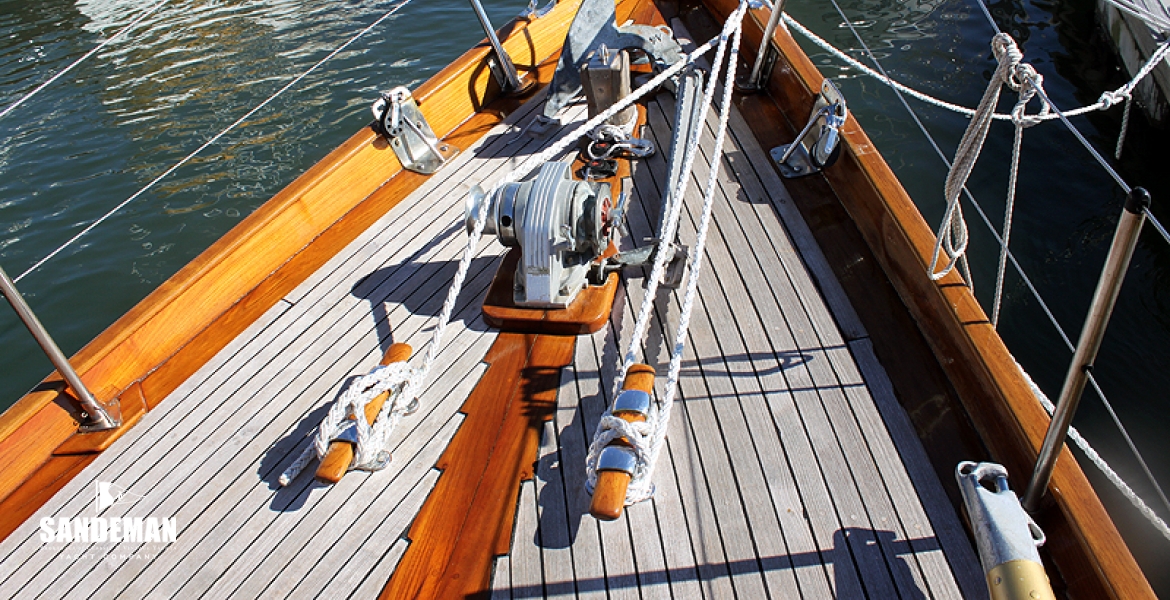 10Foredeck.jpg