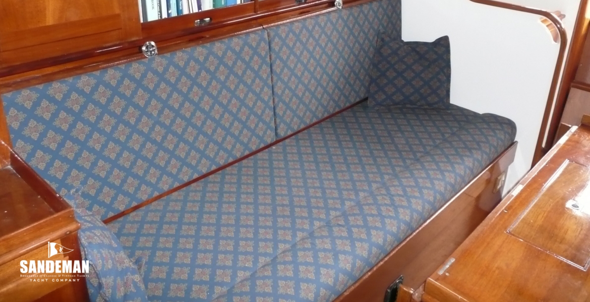 27Saloonstbdsettee.JPG