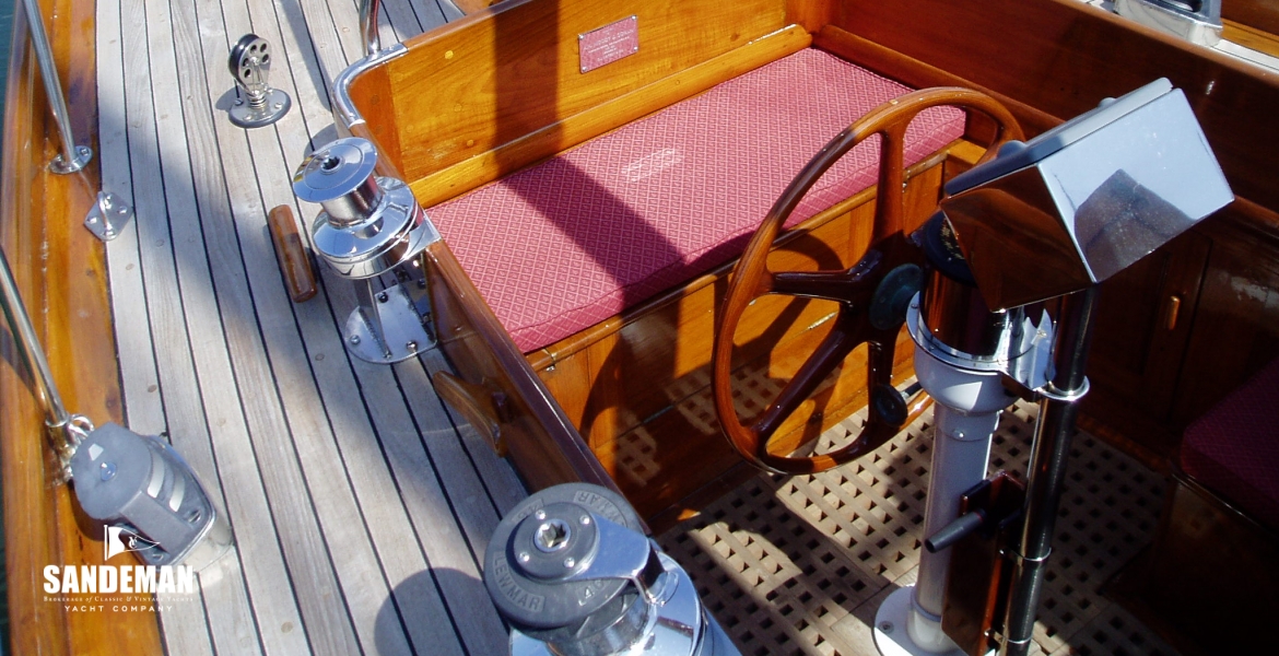 15CockpitHelmWinches.JPG