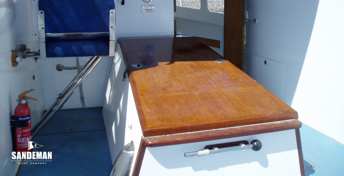 18Cockpitenginehousing.JPG