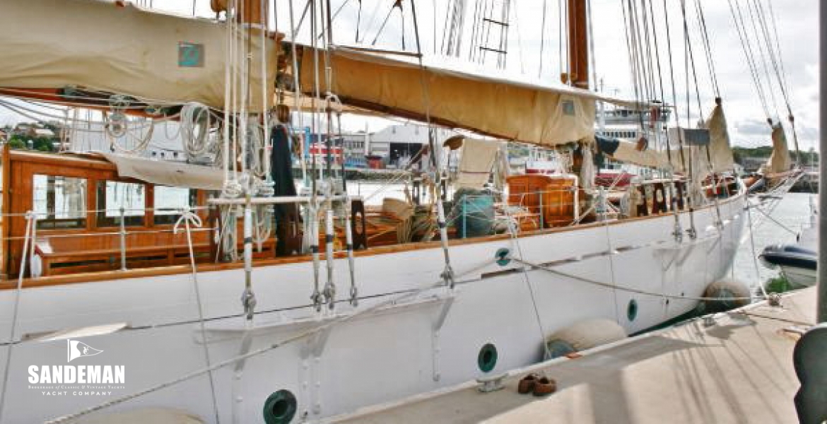 12Middeckalongside.jpg