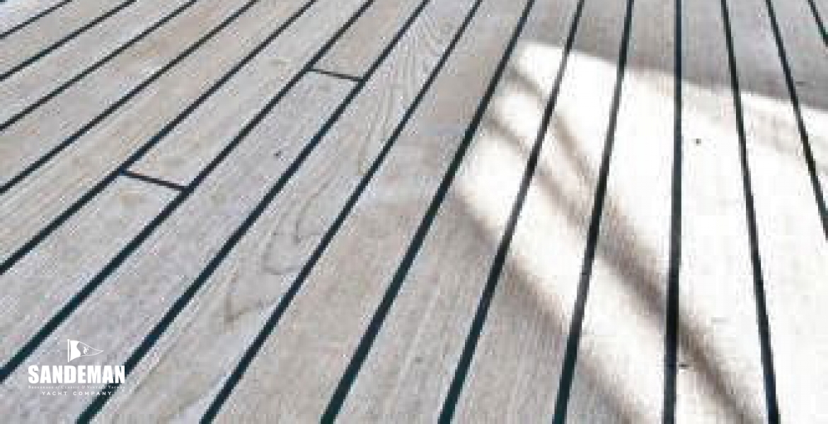 11Awningsidedeck.jpg