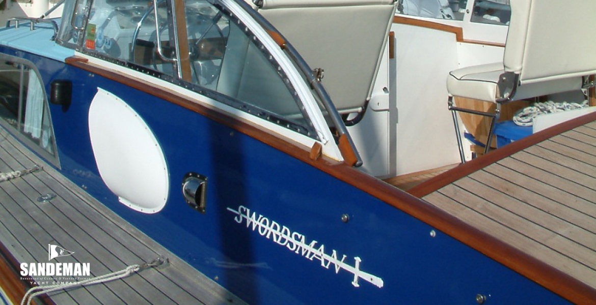 06Cockpit.jpg