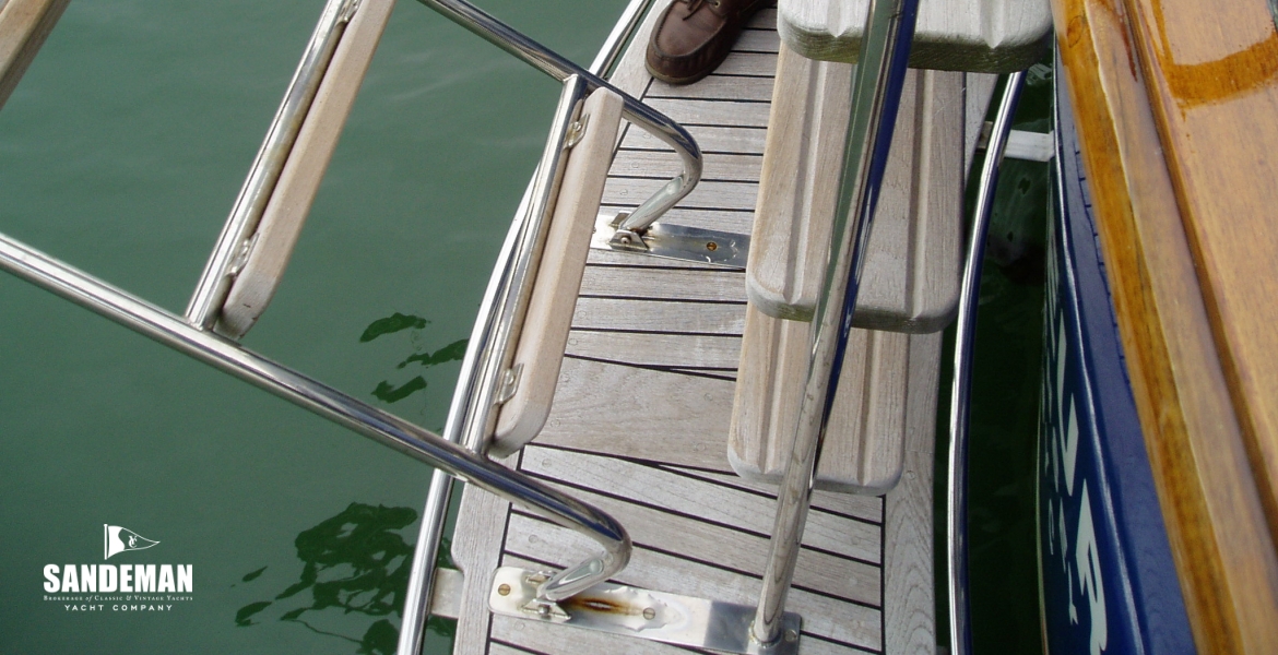 11Sidedeckandladder.JPG