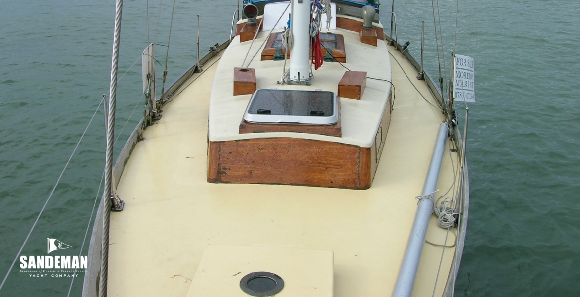 09Forarddeckviewaft.JPG