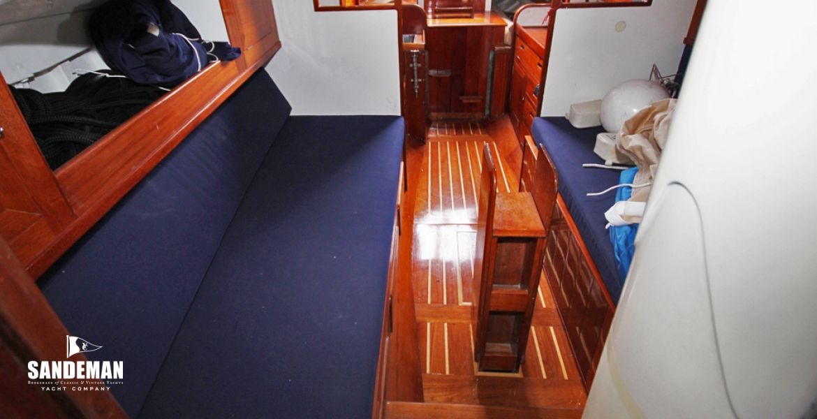 Saloon view aft