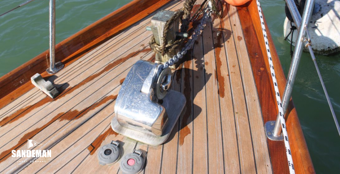 Foredeck view fwd