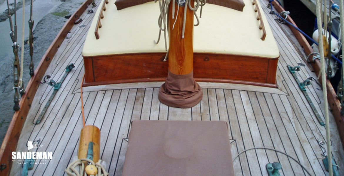 08Foredeckviewaft.JPG