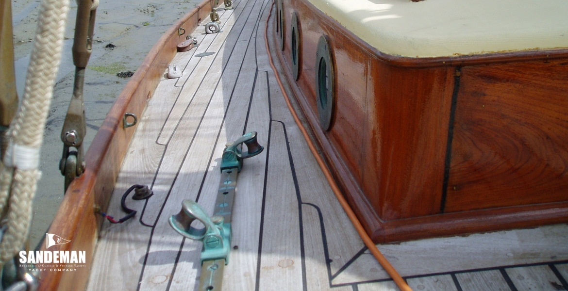 09Sidedeckviewfwd.JPG