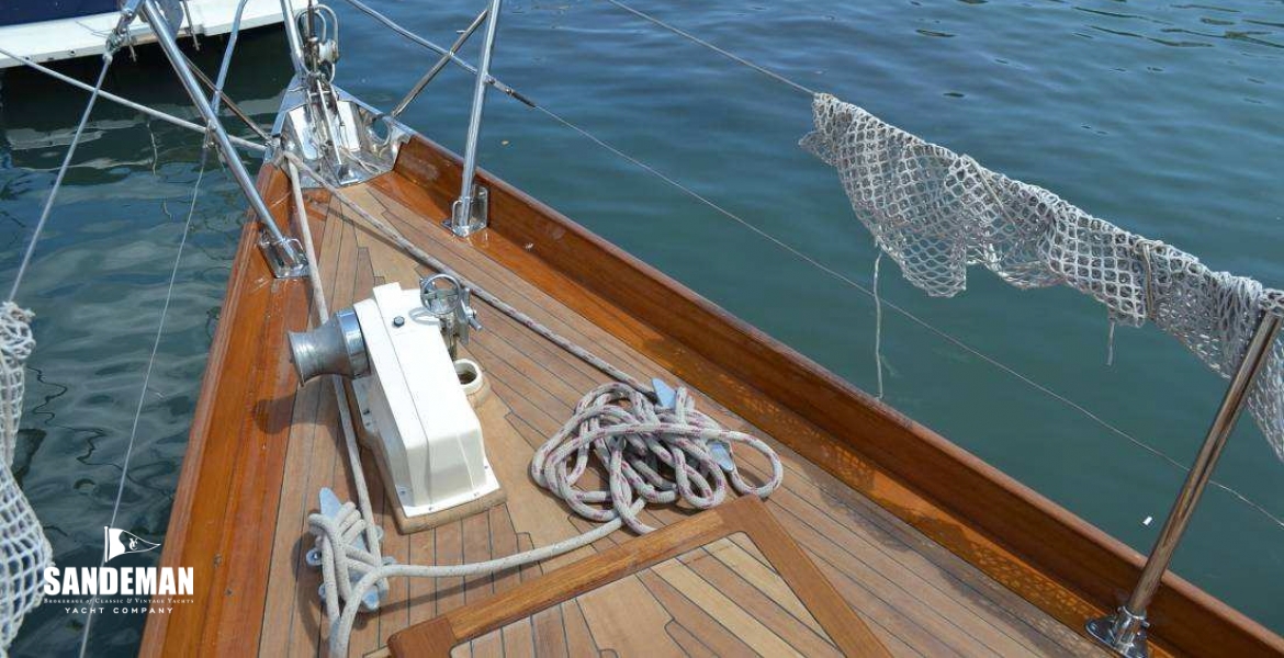 14Foredeck.jpg